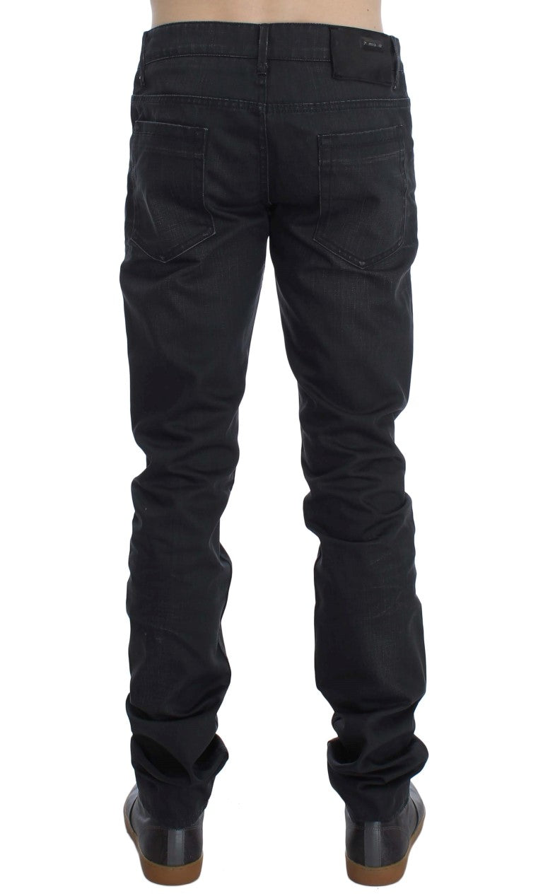 Acht graue Slim Fit italienische Herrenjeans