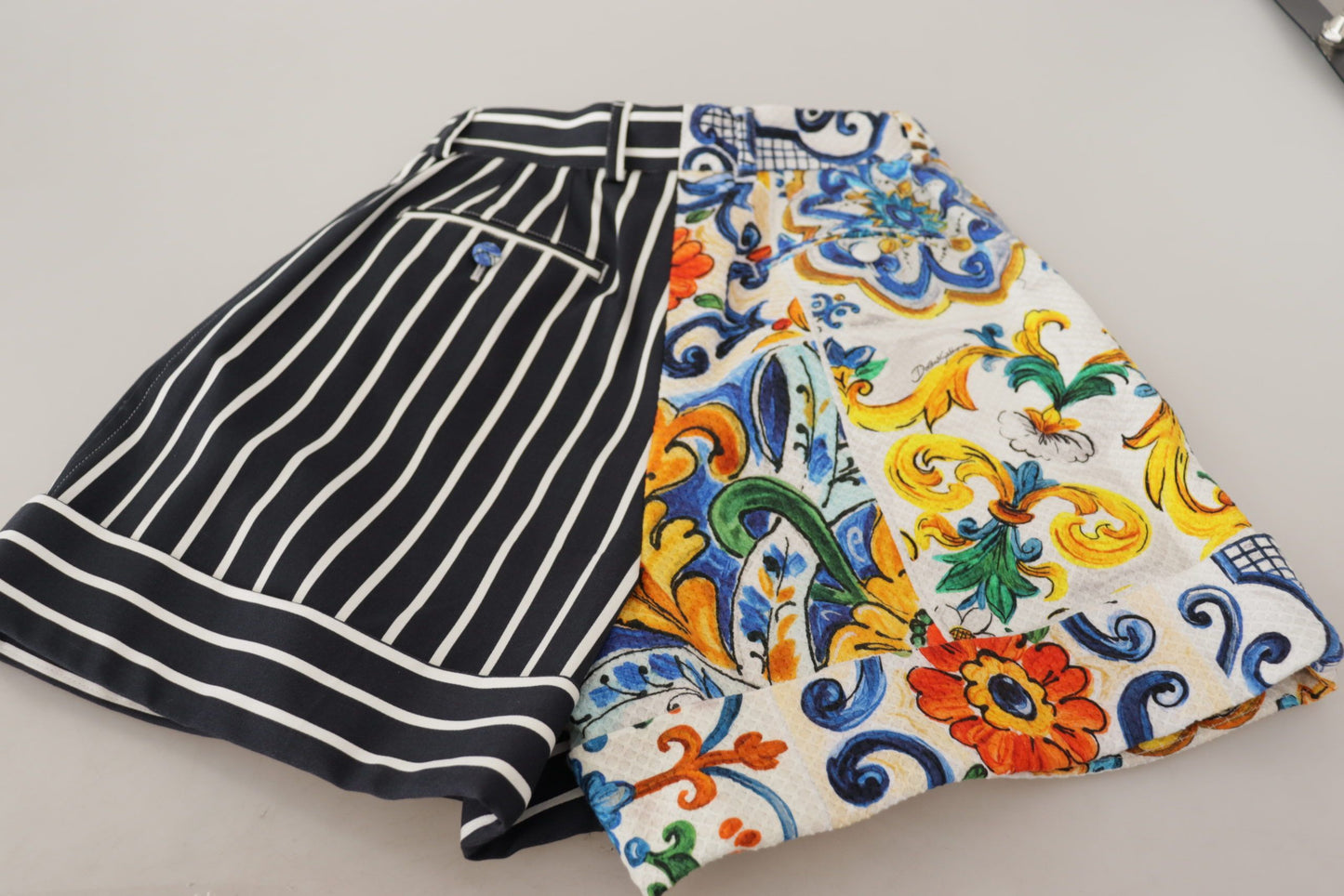 Dolce & Gabbana Majolika Designer-Bermudashorts mit hoher Taille