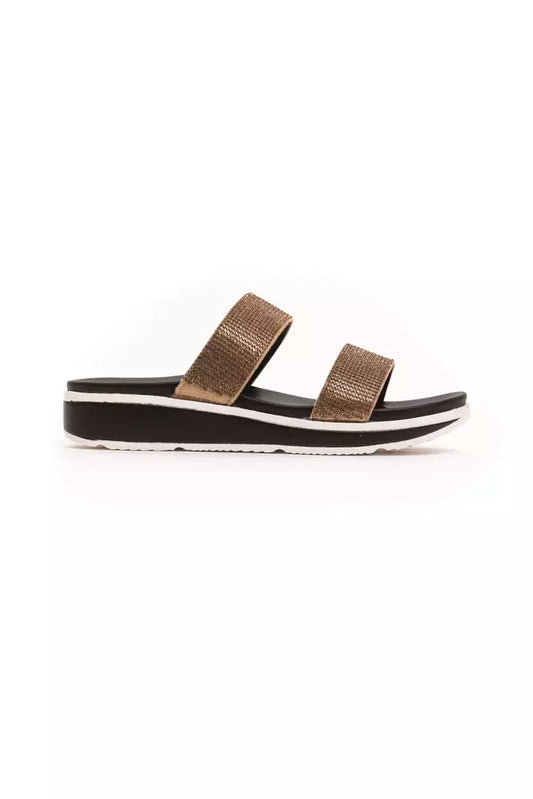 Péché Originel Beigefarbene Sandalen mit zwei Riemen und Strass